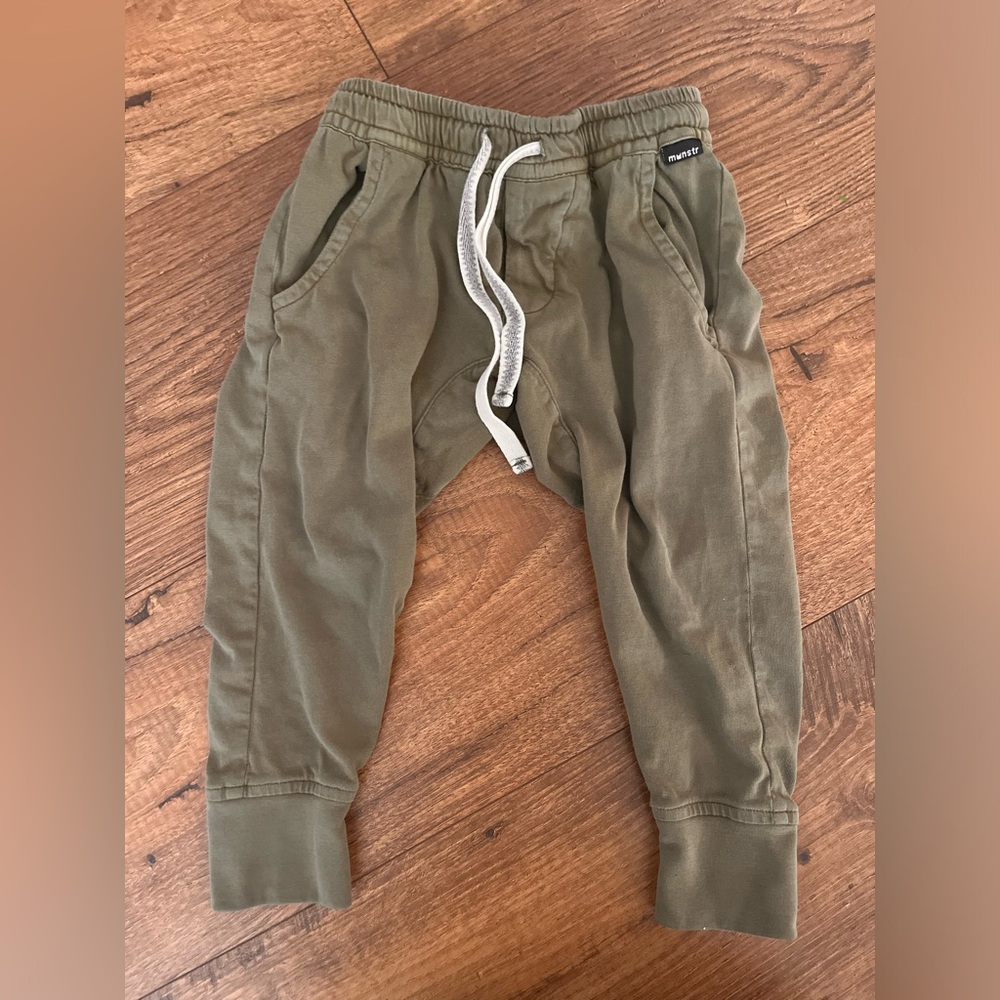 Munster Put Your Feet Up Pants Olive size 2 2T